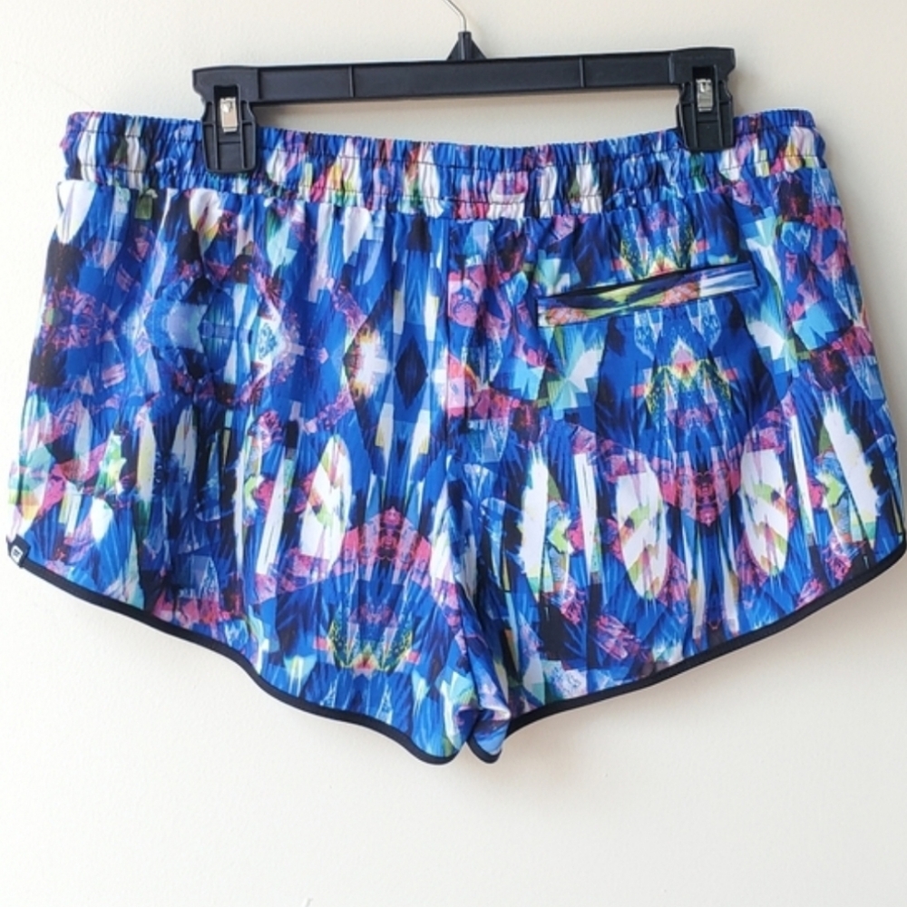 Fabletics Multicolor Shorts - Picture 5 of 6